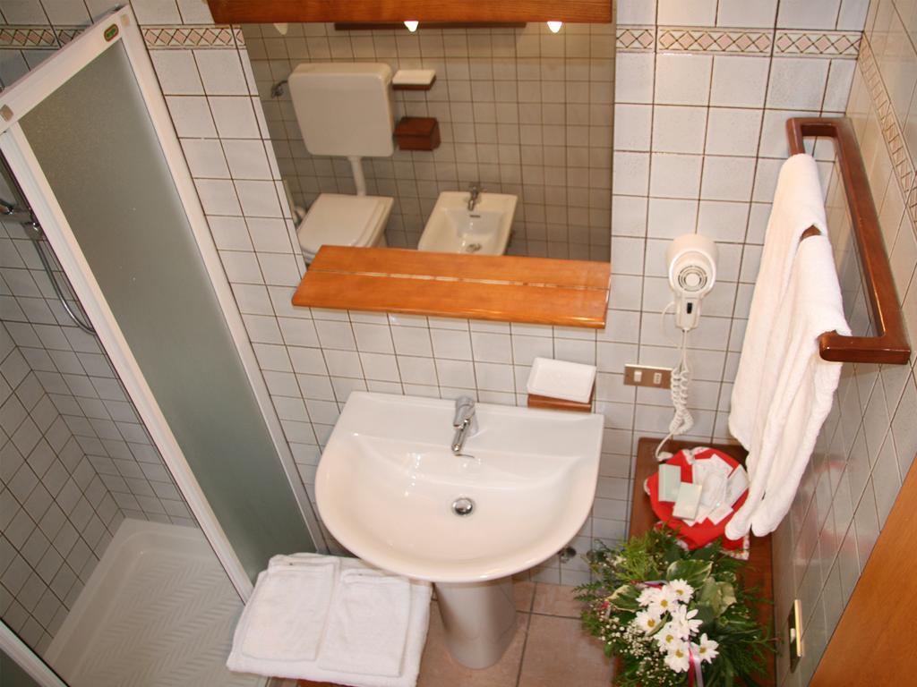 Hotel Gelindo Dei Magredi Vivaro Habitación foto